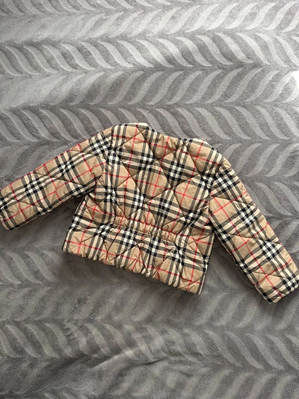 Куртка Burberry и плащ Jacadi для ребёнка 2