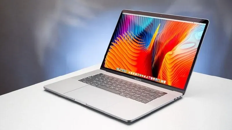 MacBook Pro 15 с Touch Bar 2