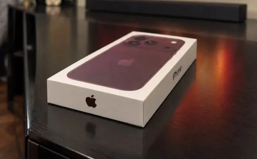 IPhone 18 Pro 512 ГБ Burgundy 4