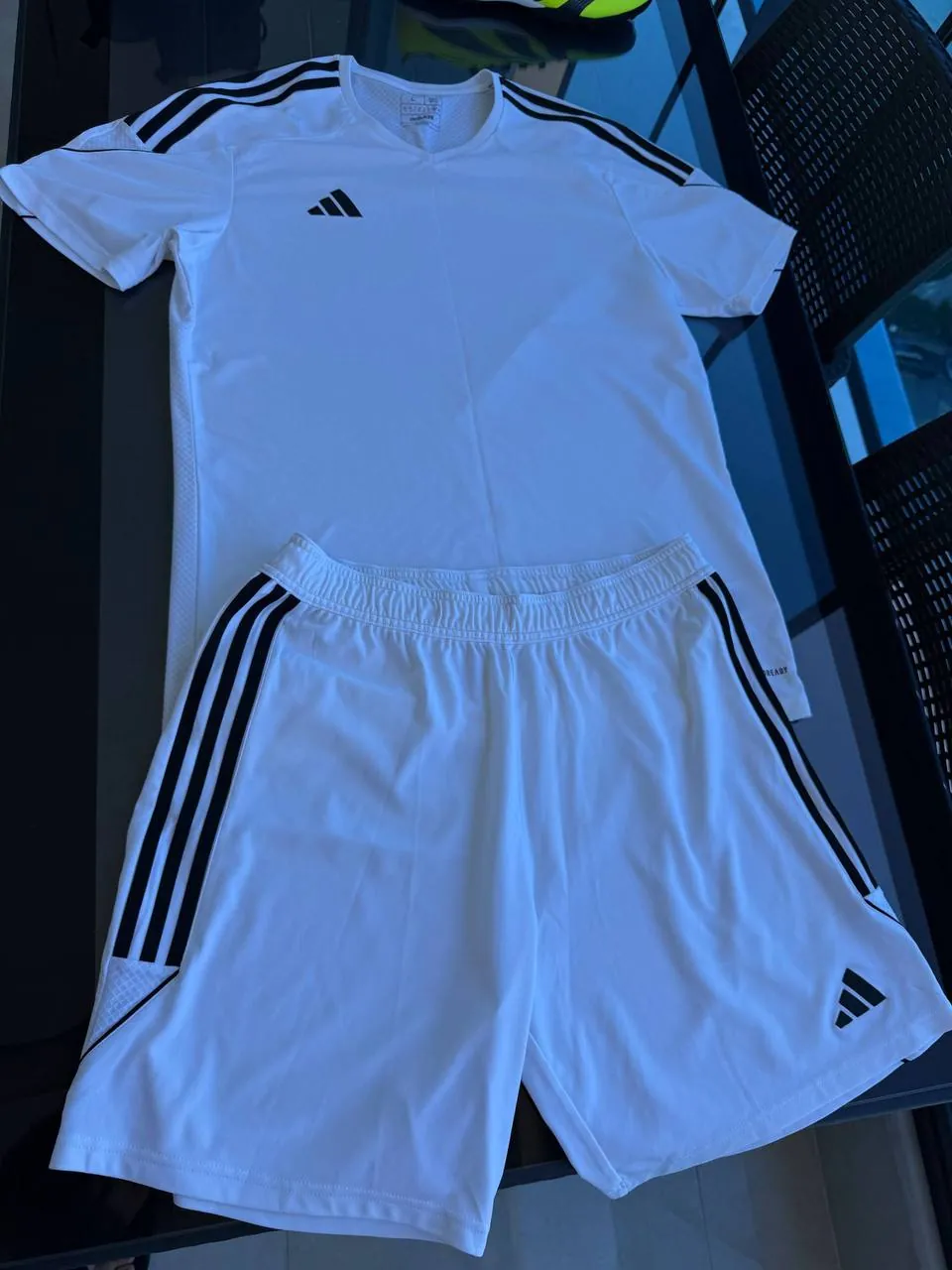 Футбольный комплект Adidas: бутсы, футболка, шорты 3
