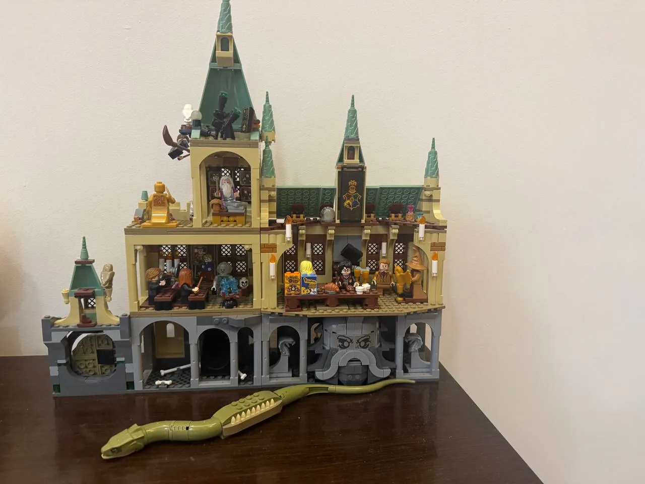 Конструктор LEGO Гарри Поттер Хогвартс 1