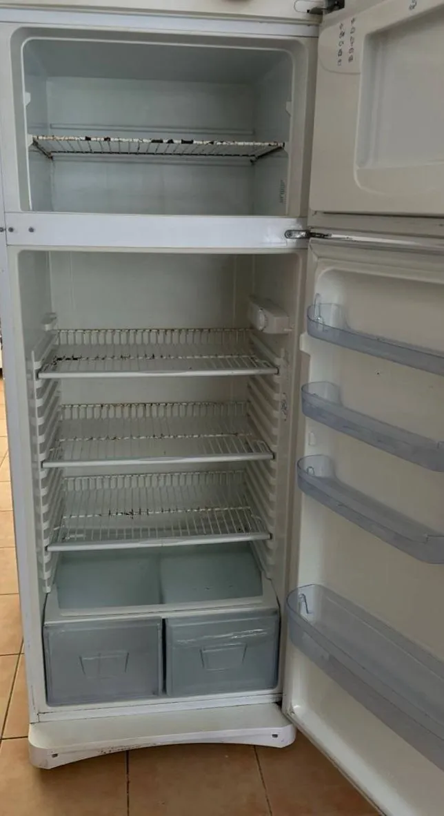 Холодильник Indesit в рабочем состоянии, Махмутлар 2
