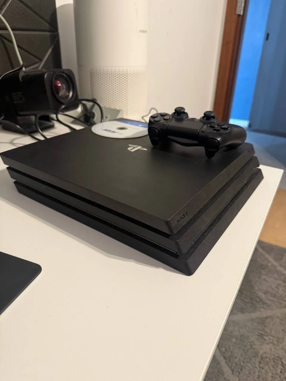 PlayStation 4 Pro 500 ГБ с игрой FIFA 25 2