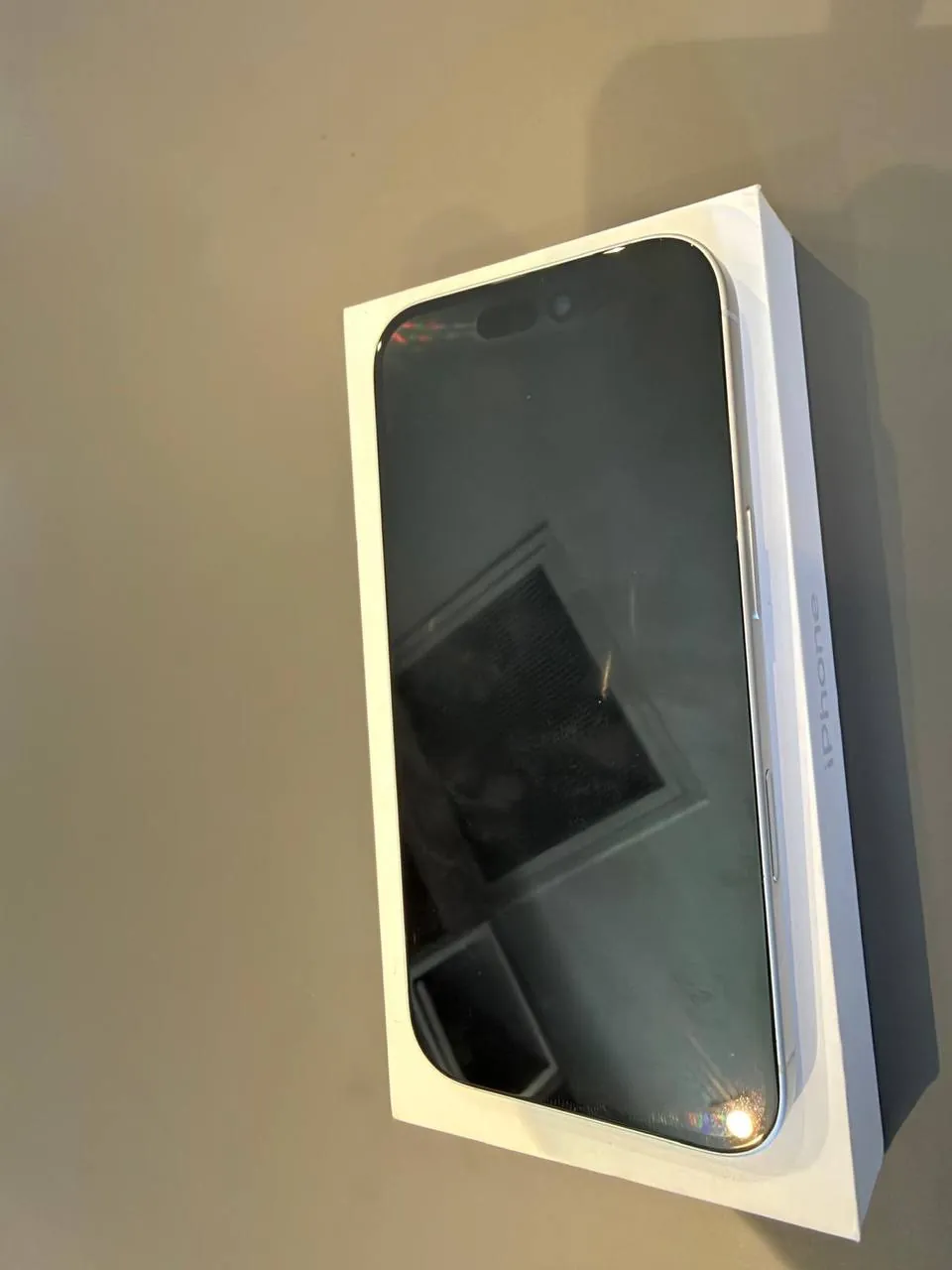 IPhone 16 128 ГБ белого цвета 4