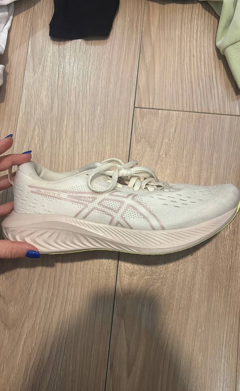 Беговые кроссовки Asics 1