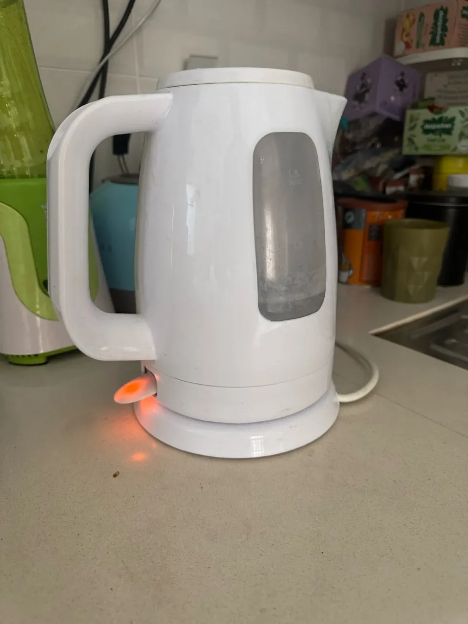 Рабочий электрочайник Kiwi KK-3325P 2000 Вт 1