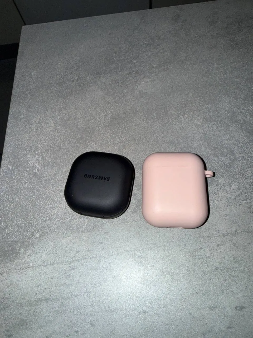 Наушники AirPods 2 и Samsung Buds2 Pro 1