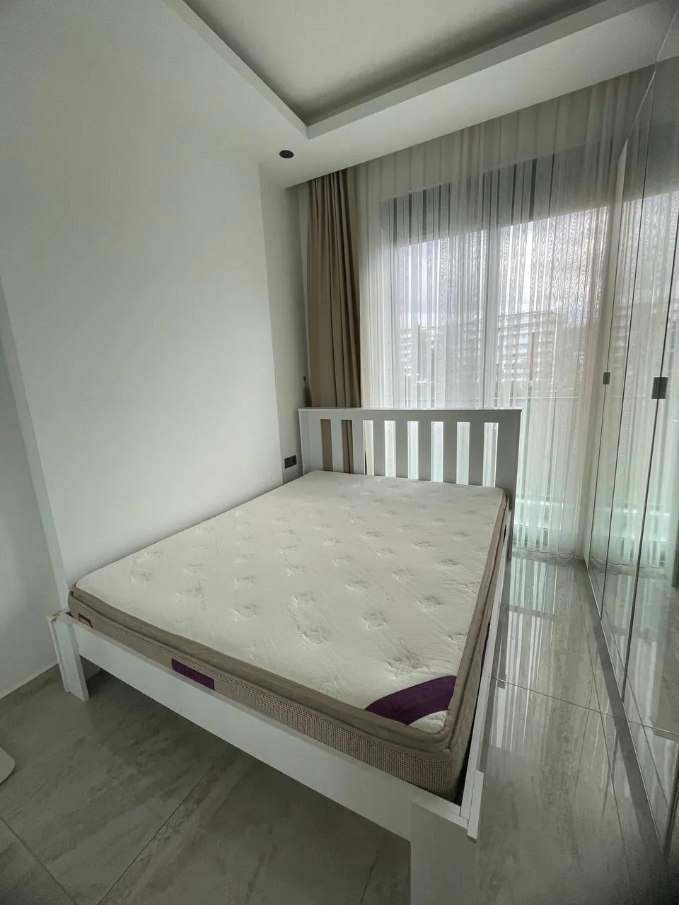 Кровать с матрасом 160х200 см 1