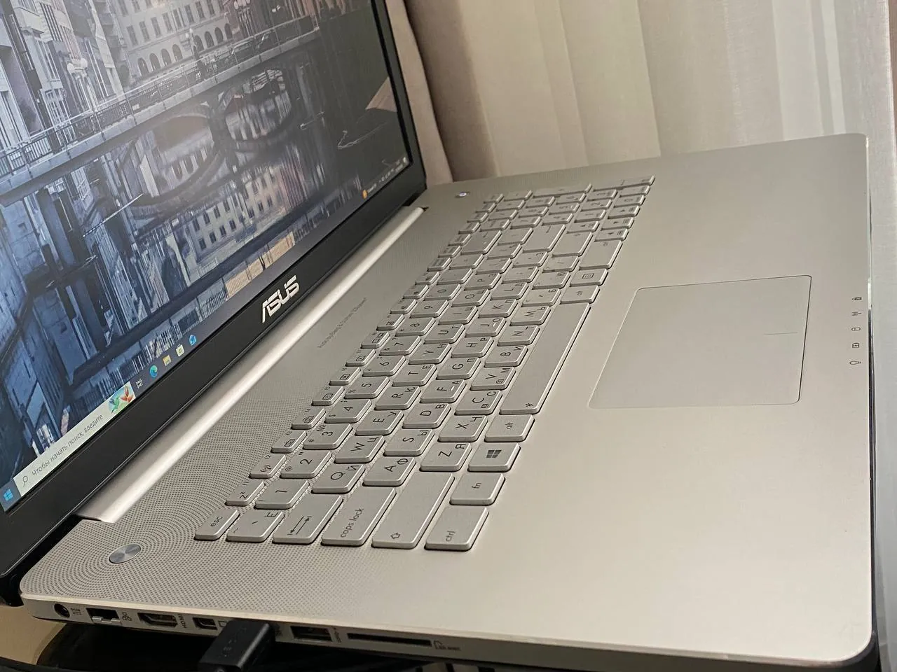 Ноутбук Asus 17.3 дюйма, Intel i5, 8/500 ГБ SSD 1