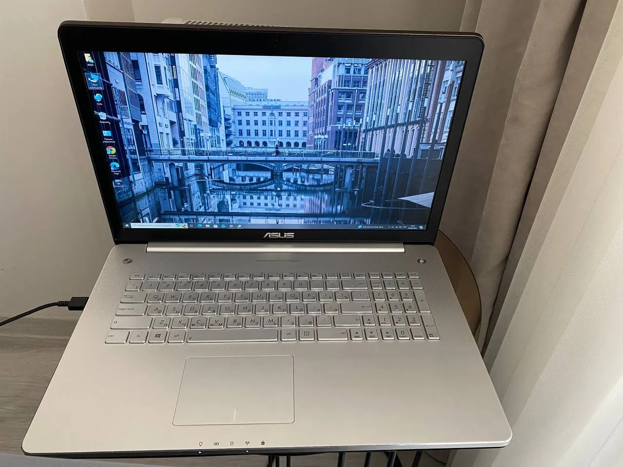 Ноутбук Asus 17.3 дюйма, Intel i5, 8/500 ГБ SSD 2