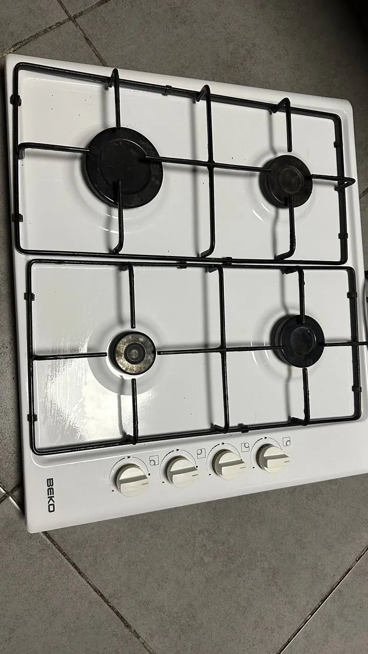 Газовая плита с четырьмя конфорками 2