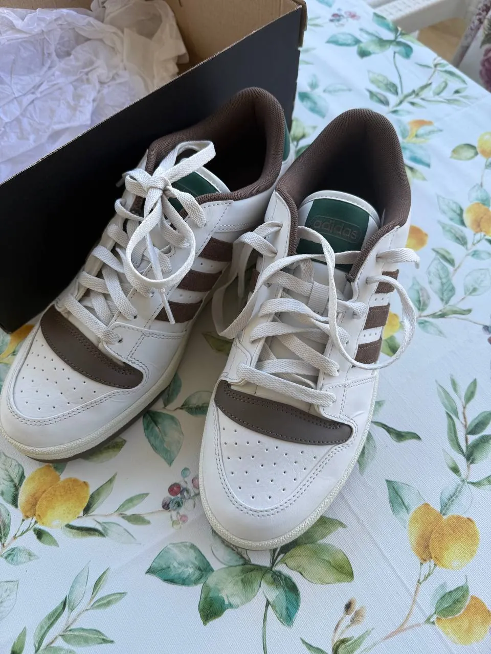 Новые кроссовки Adidas 42.5 размера 5