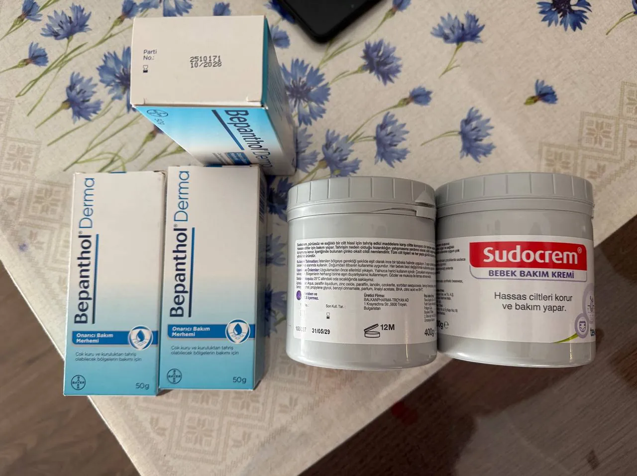 Крем Sudocrem и мазь Bepanthol Derma 1