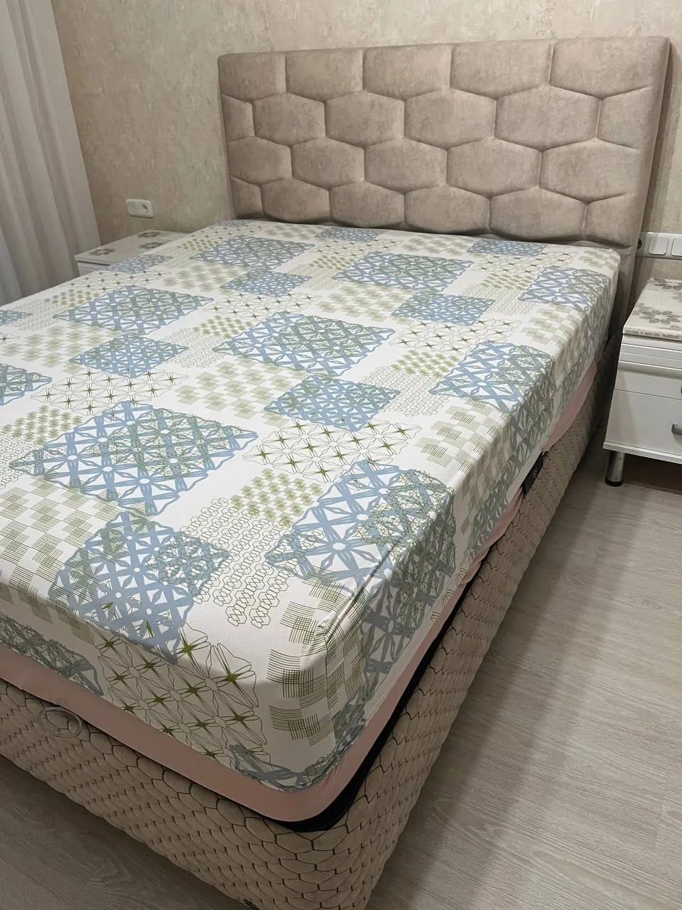 Кровать 160х200 см в отличном состоянии 3