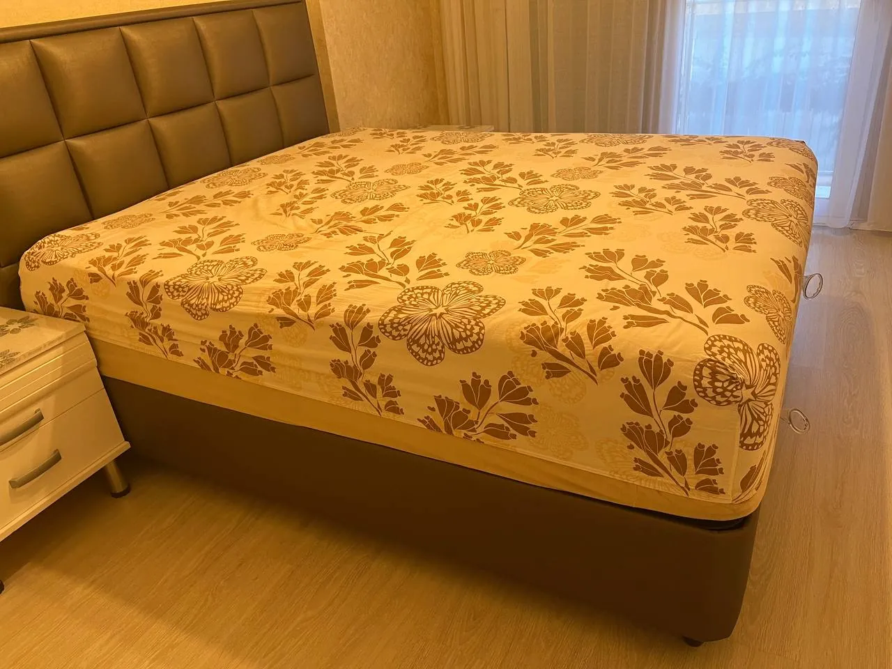 Кровать 160х200 см в отличном состоянии 1