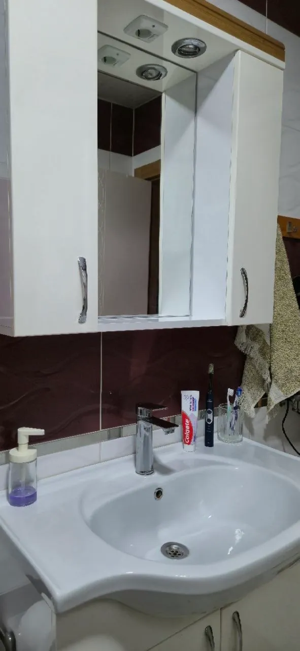 Шкафы в ванную с раковиной и краном 5