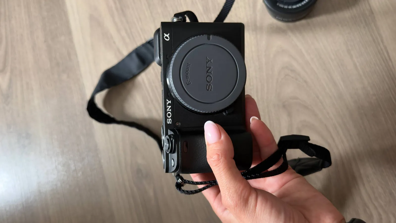 Беззеркальный фотоаппарат Sony A6400 в идеальном состоянии 2