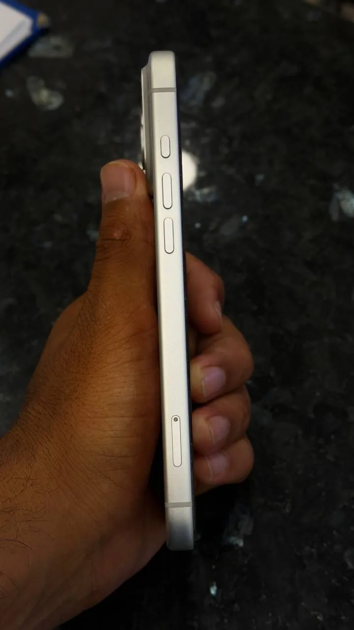 IPhone 17 Pro Max 256GB с батареей 100% 4