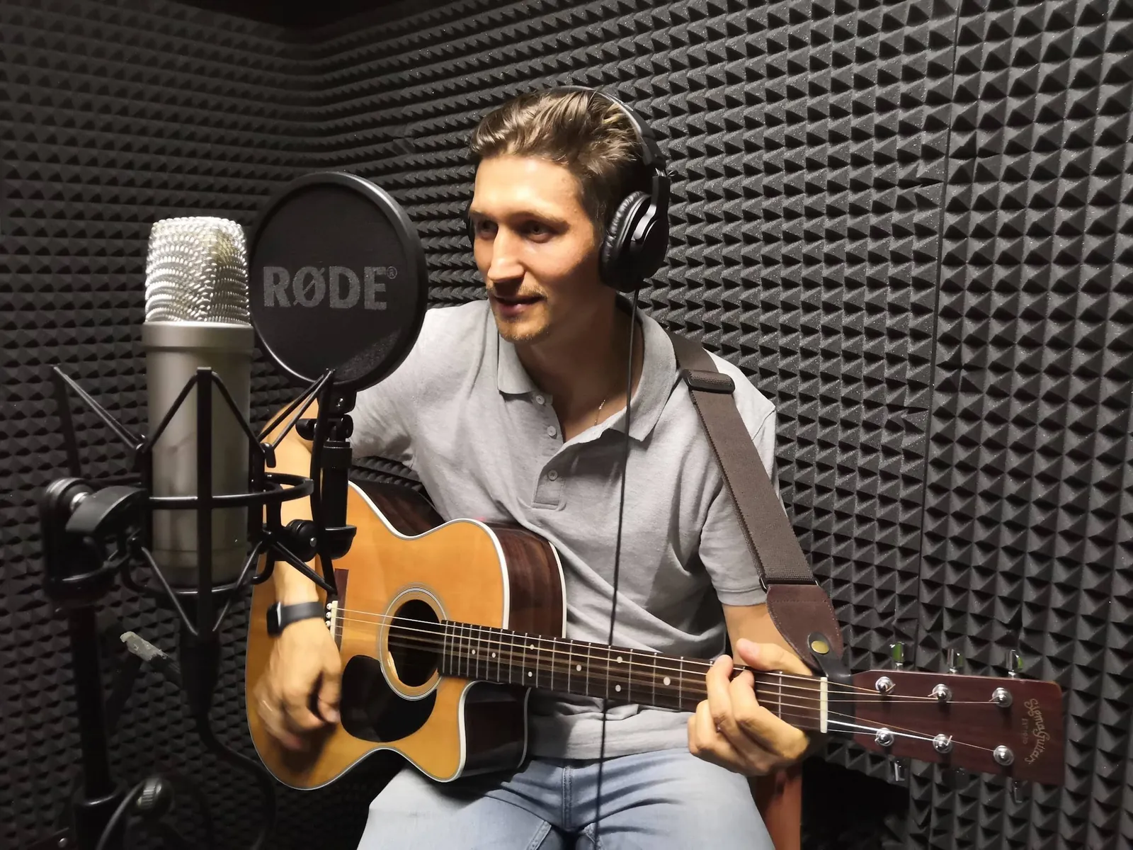 Студийный микрофон Rode NT-1A с держателем и чехлом 1