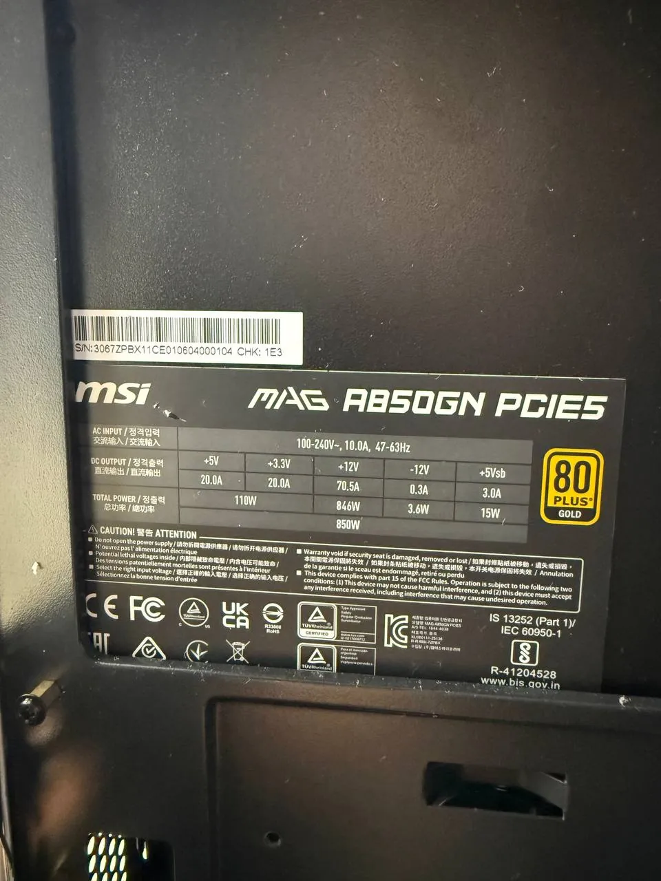 Системный блок ПК, микрофоны и блоки питания 3