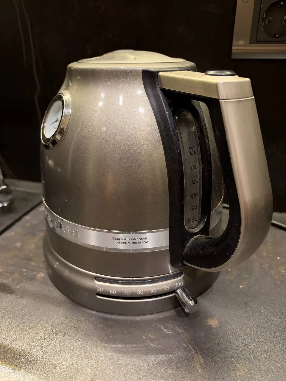 Электрочайник KitchenAid в хорошем состоянии 2