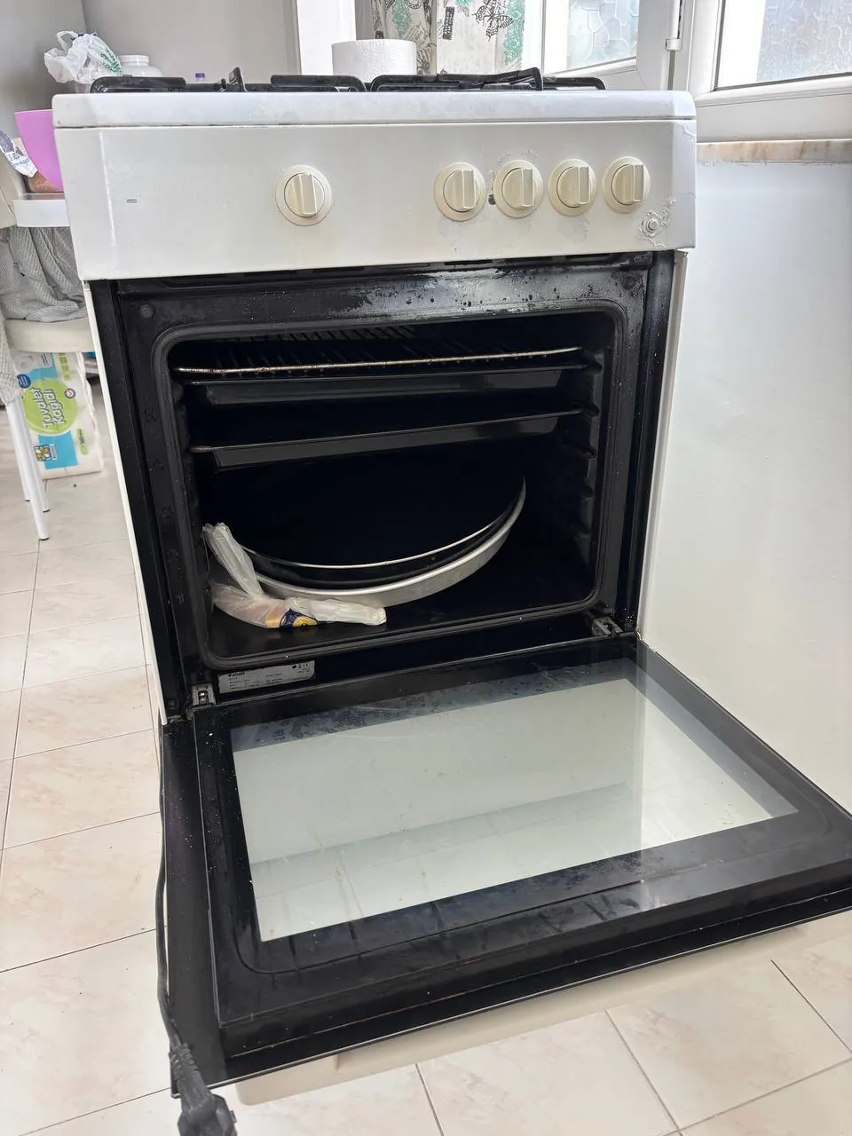 Газовая плита с электрической духовкой в Ларе 2