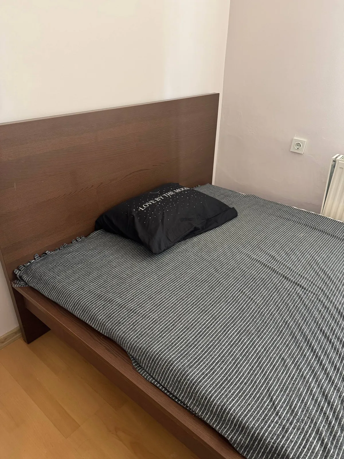 Двухспальная кровать IKEA с матрасом 1
