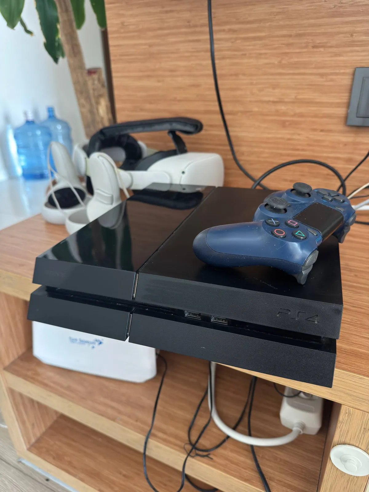 PlayStation 4 256GB с FIFA 25 и геймпадом 1
