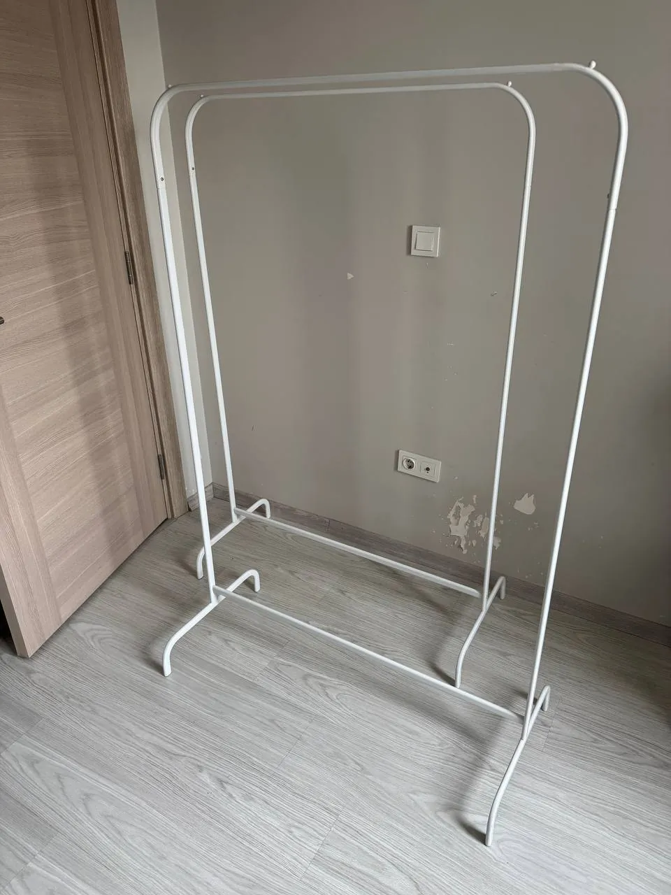 Белая напольная вешалка-стойка IKEA Mulig 2