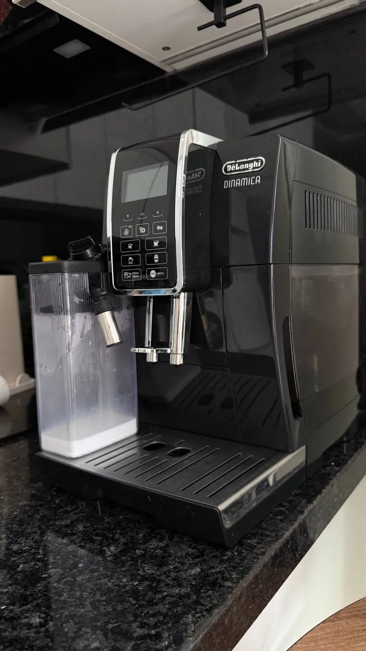 Кофемашина DeLonghi Dinamica 3