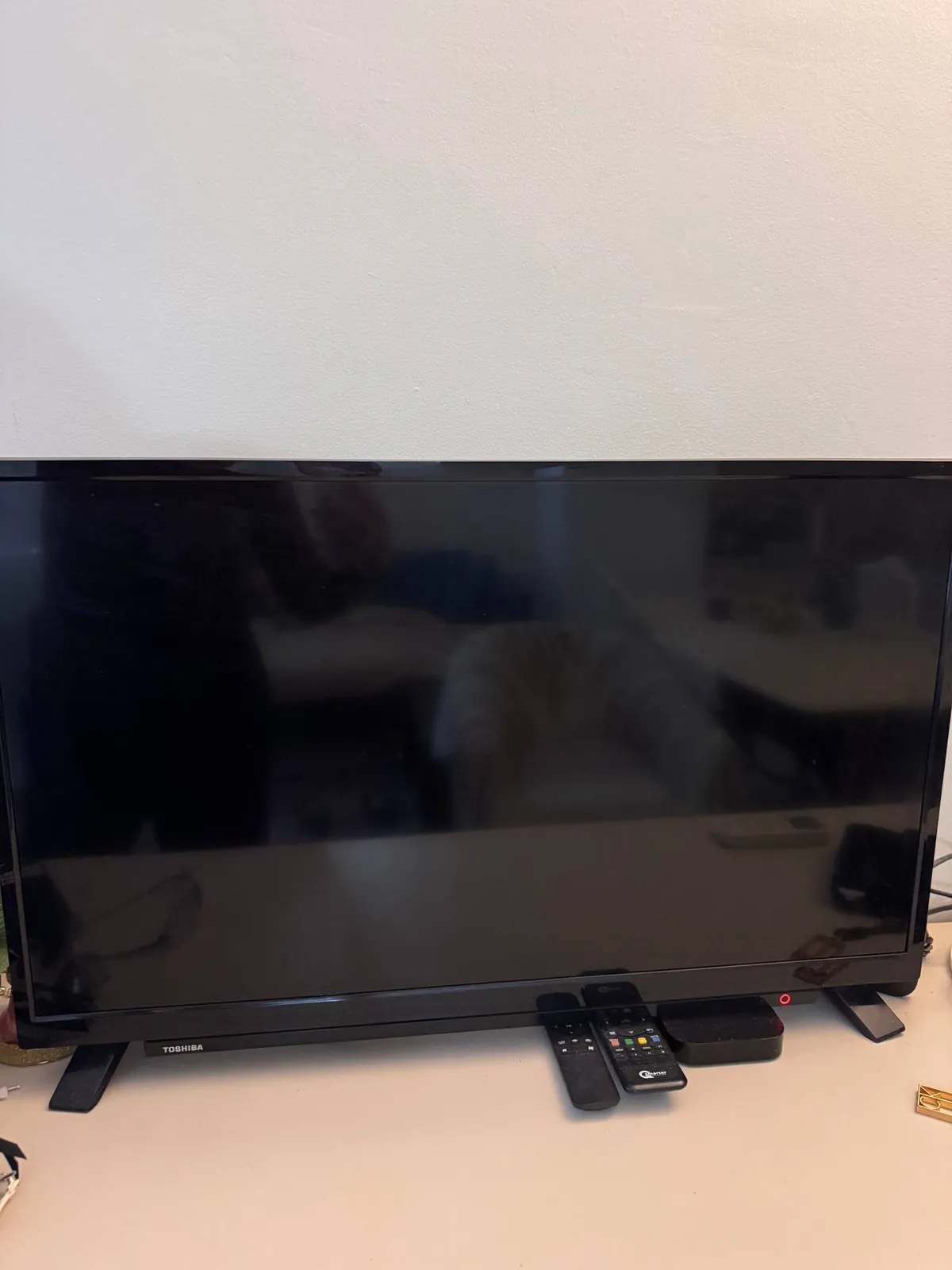 Смарт-телевизор Toshiba 82 см 1