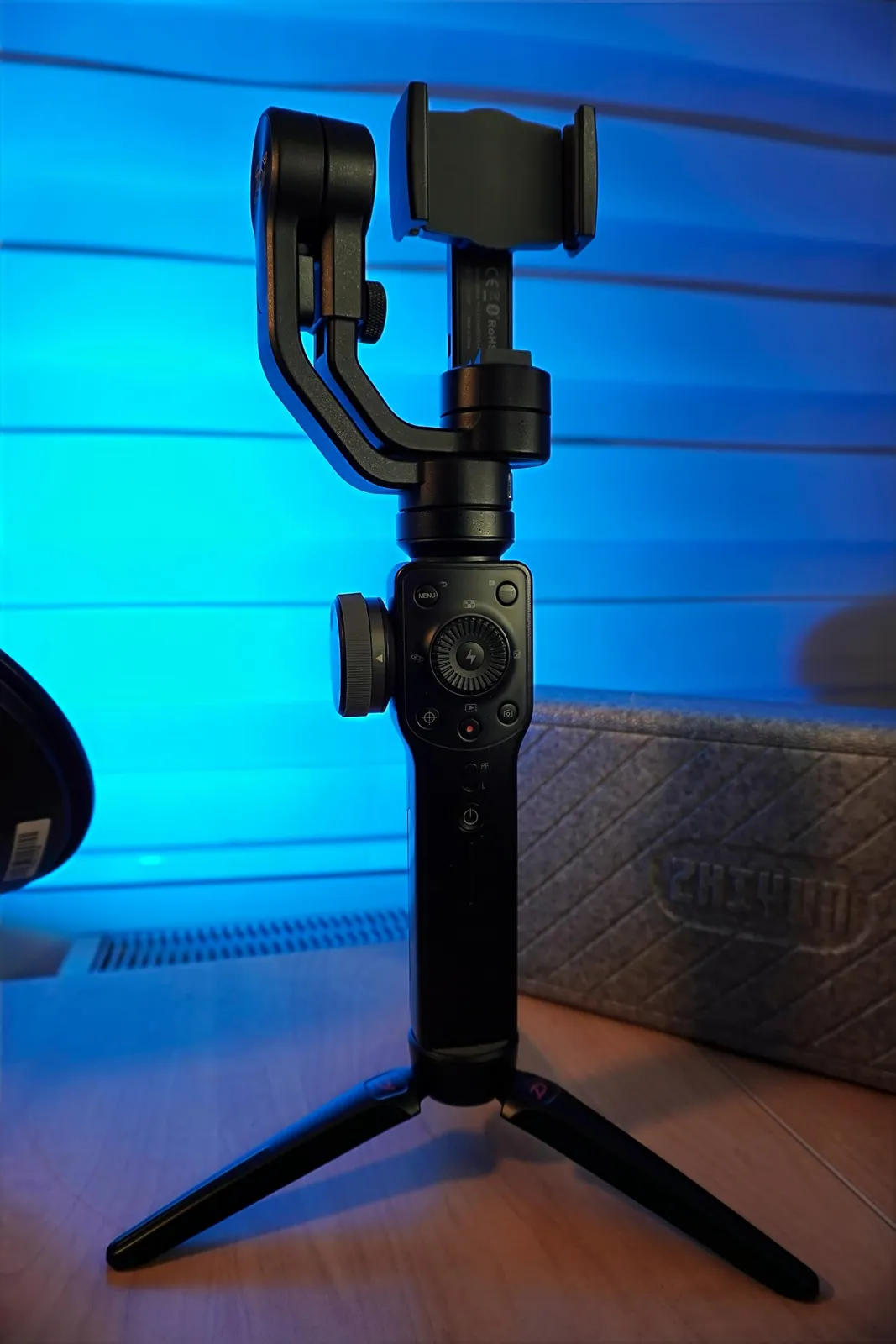 Гимбал Zhiyun Smooth 4 для смартфона 1