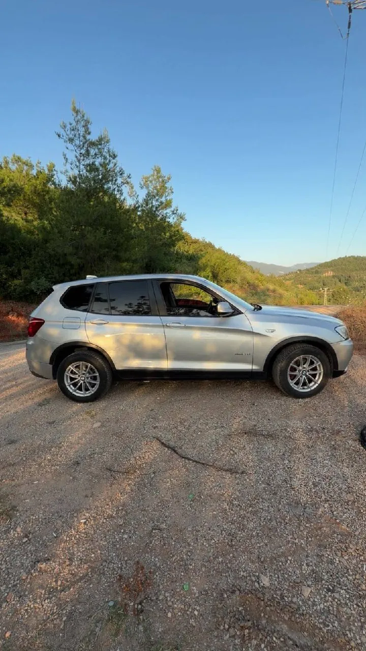 BMW X3 2011 года с заменённым капотом 3