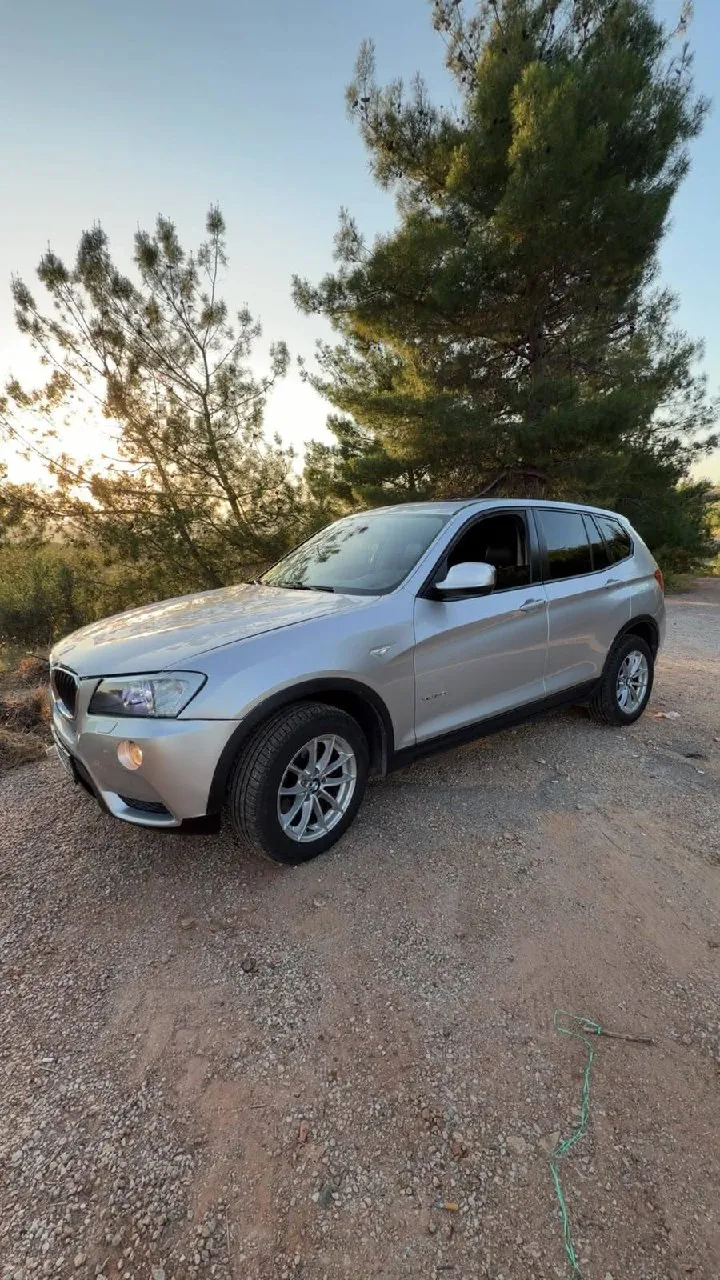 BMW X3 2011 года с заменённым капотом 2