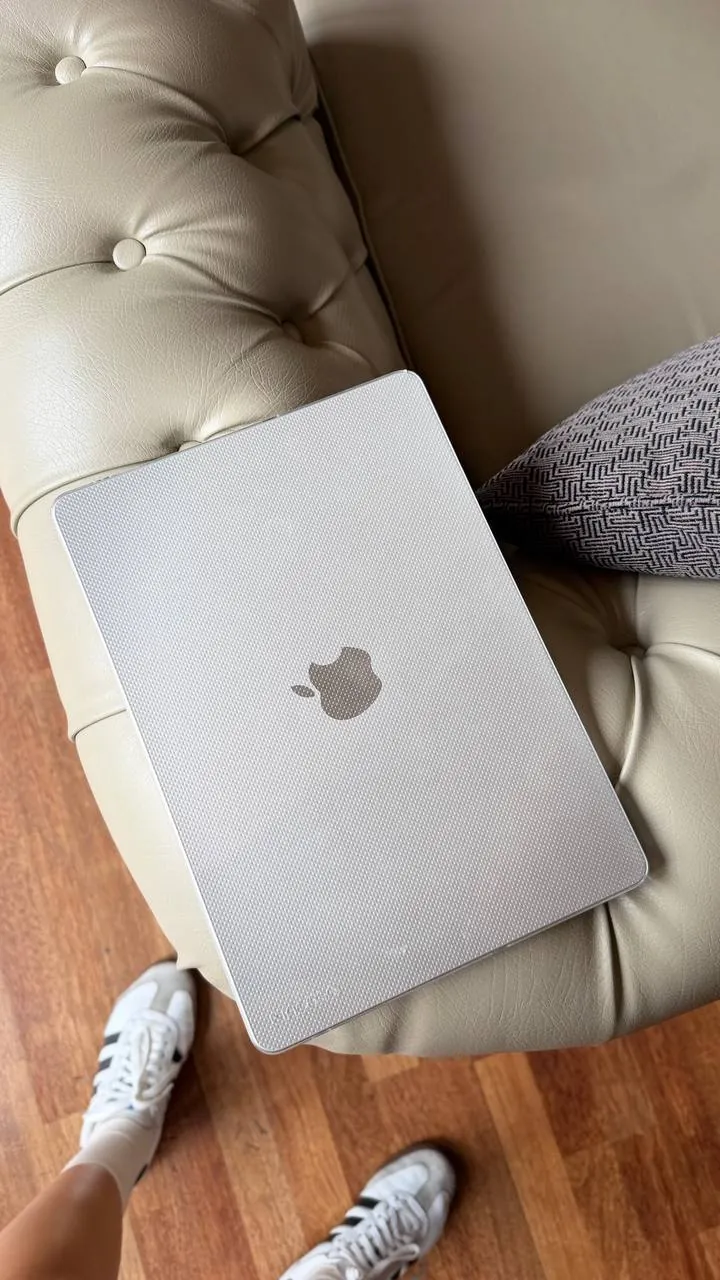 MacBook Air M2 13 дюймов, 8/256GB 2