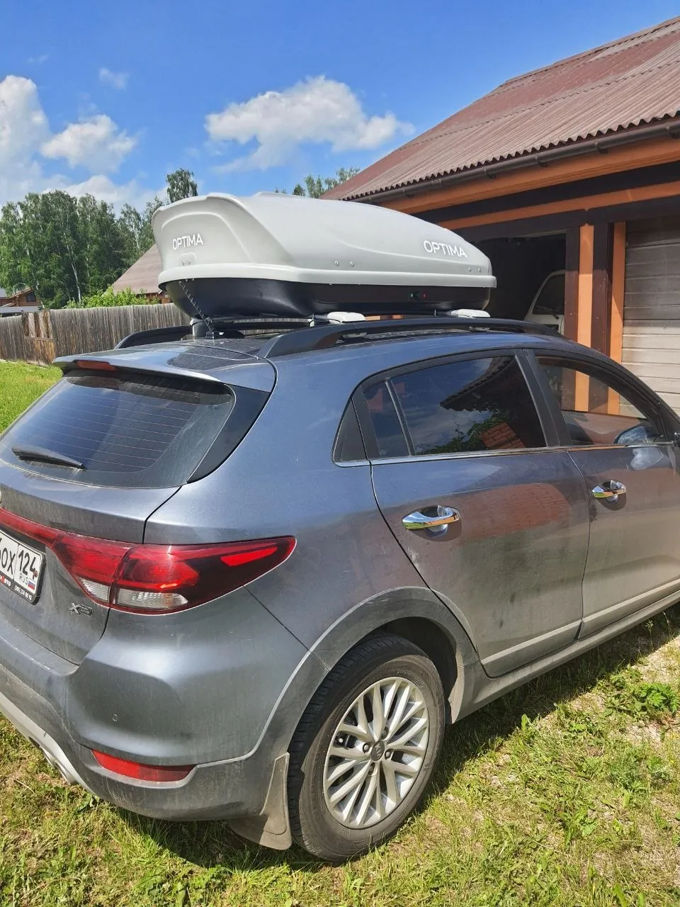 Автобокс YUAGO Optima 390 л с поперечинами 1