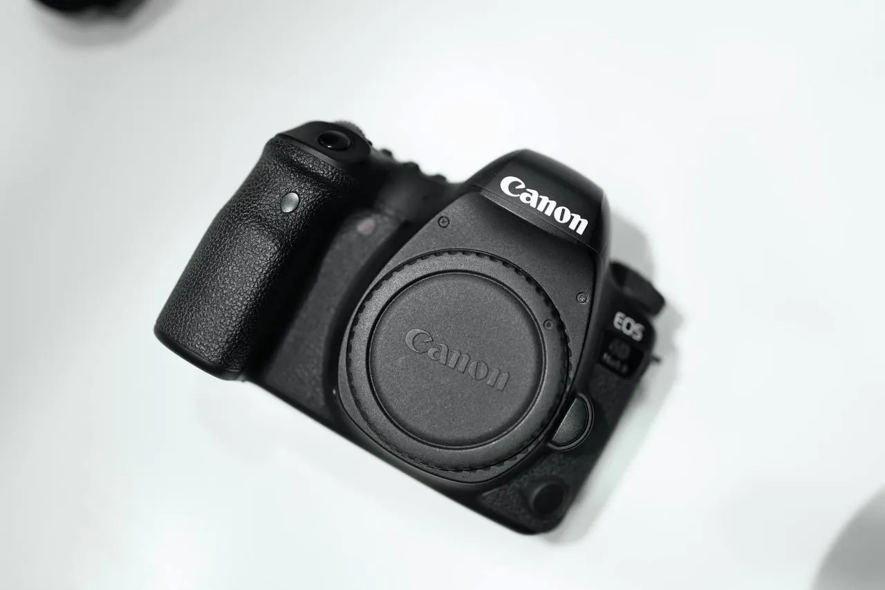 Фотоаппарат Canon 6D Mark II с объективом 1