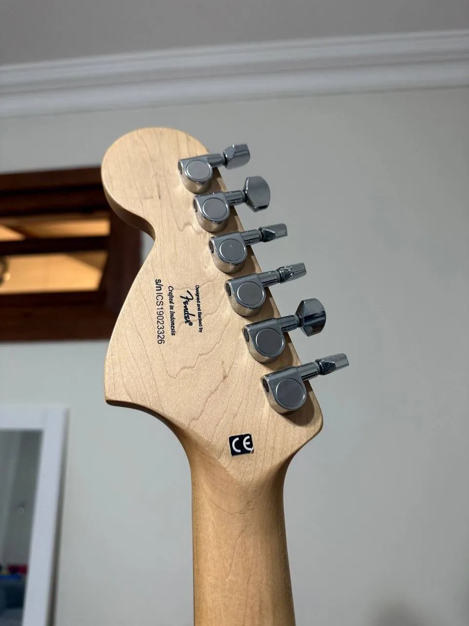 Электрогитара Squier Stratocaster 2019 года 4