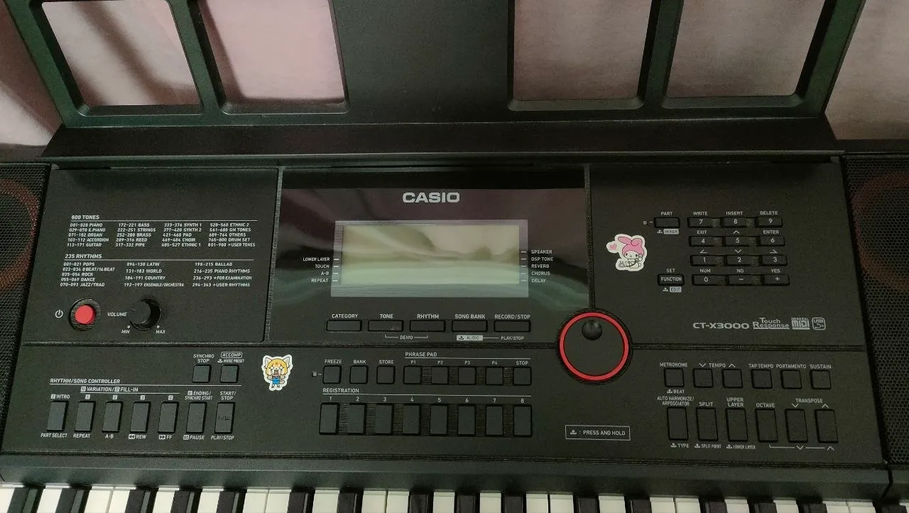 Синтезатор Casio с подставкой, использовался полтора года 2