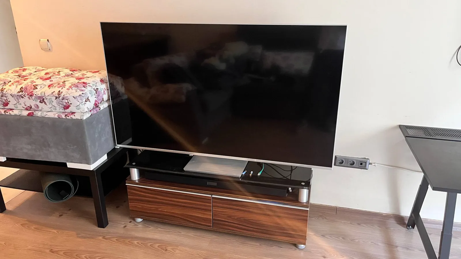 Телевизор Philips 65PUS8807 с Ambilight 1