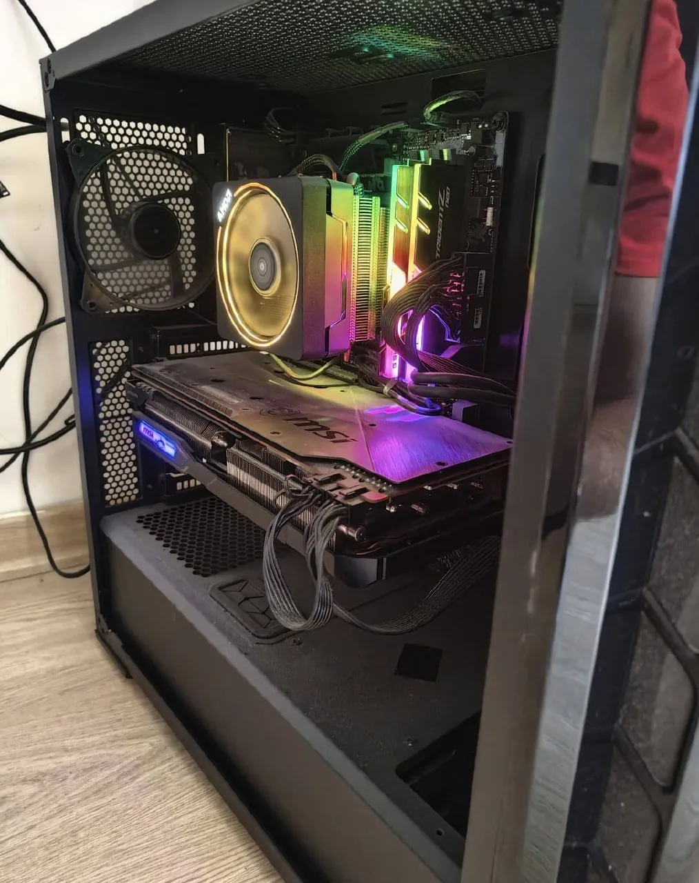 Игровой ПК Ryzen 7 3700X RX 5700 XT и монитор 5