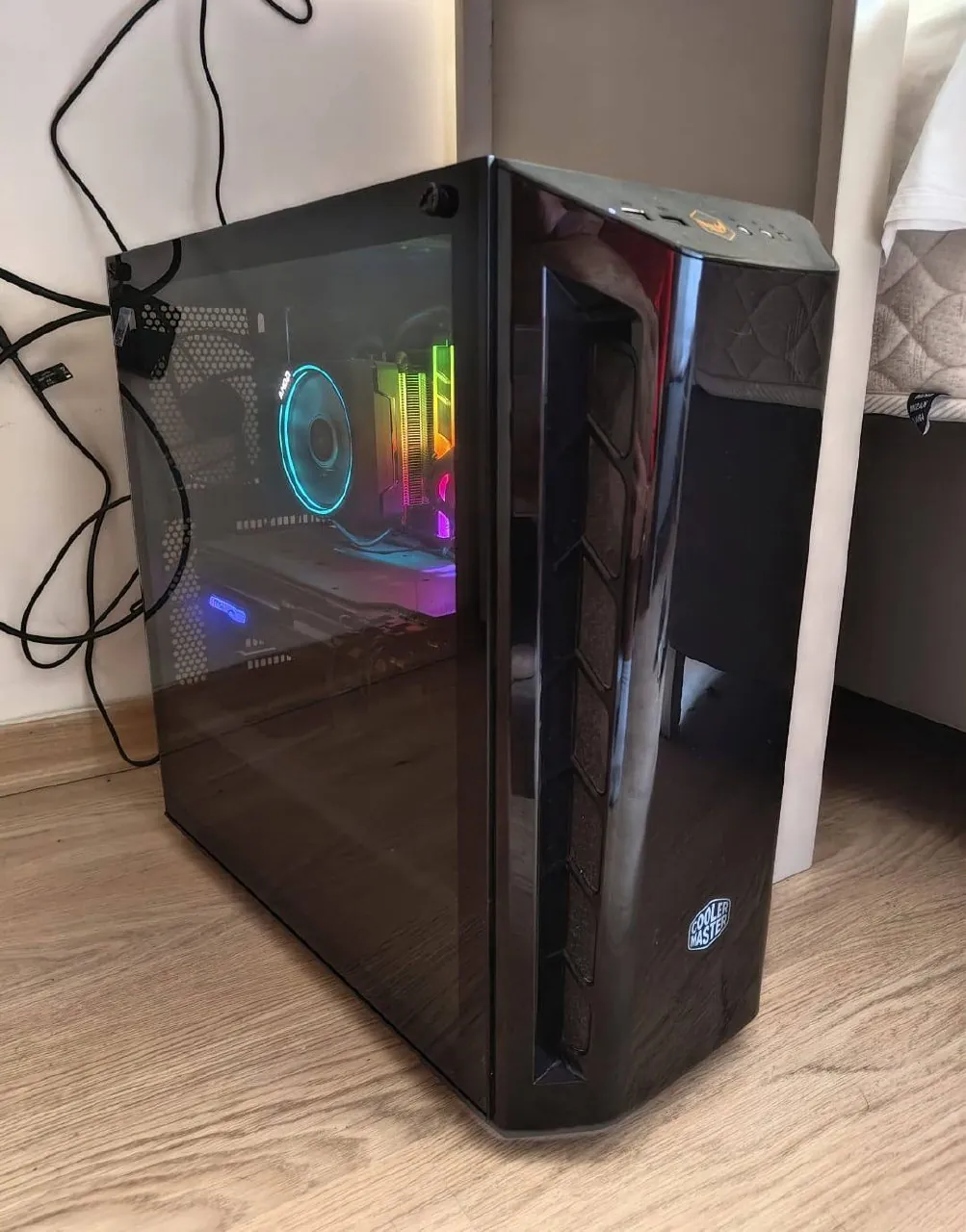Игровой ПК Ryzen 7 3700X RX 5700 XT и монитор 4