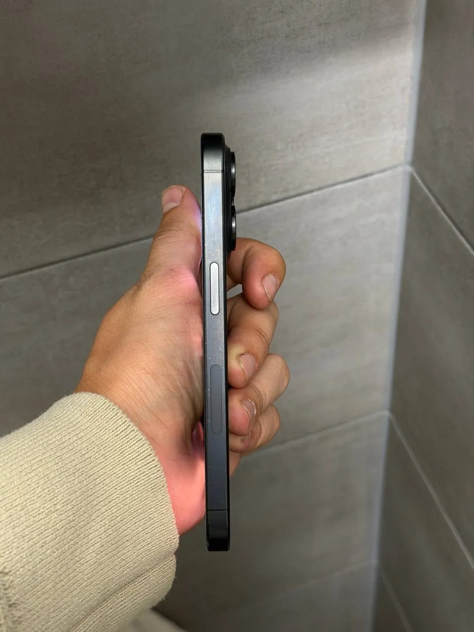 IPhone 15 Pro с новым аккумулятором 3
