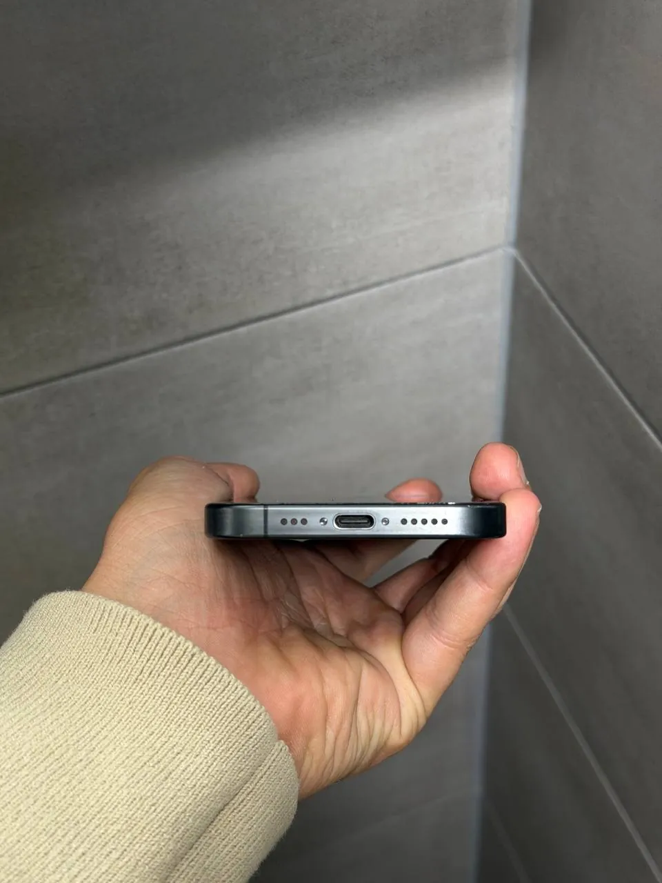 IPhone 15 Pro с новым аккумулятором 4
