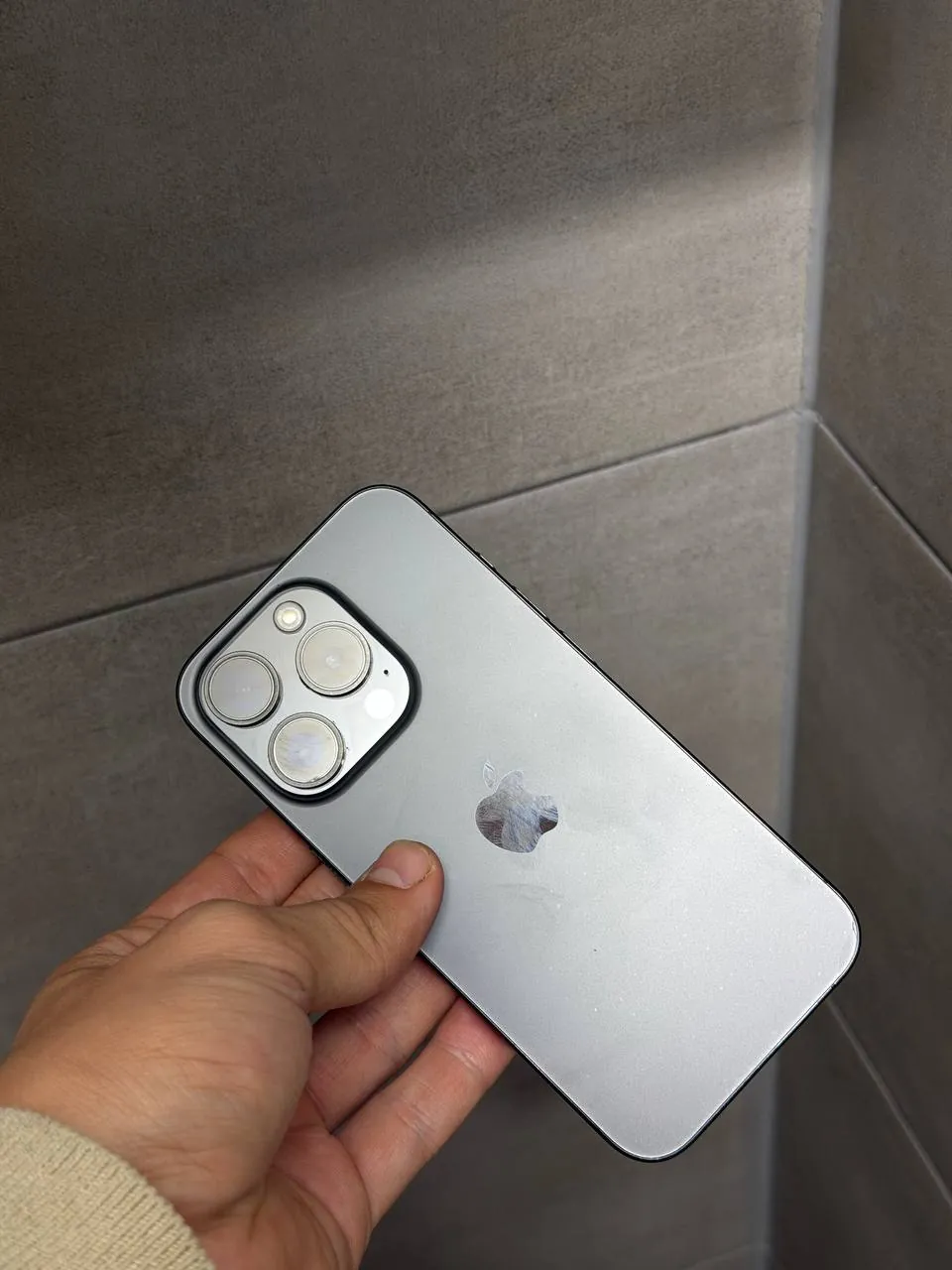 IPhone 15 Pro с новым аккумулятором 2