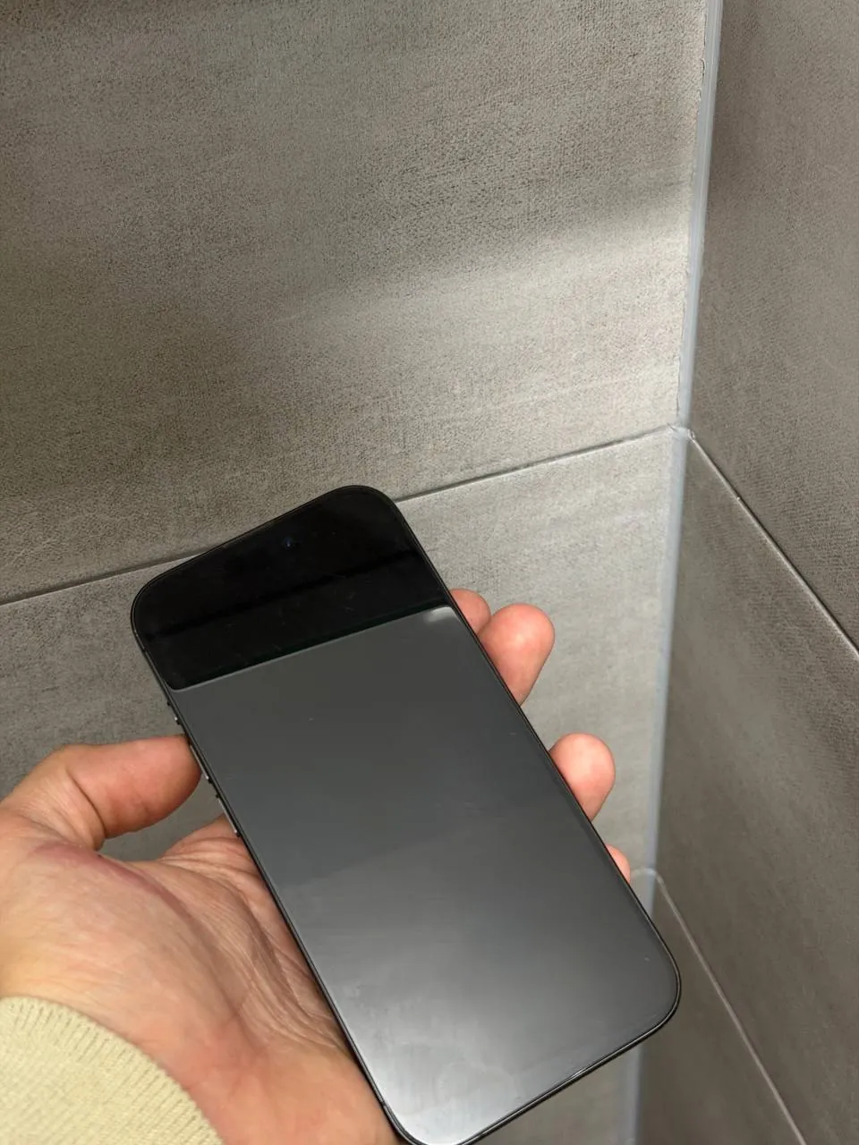 IPhone 15 Pro с новым аккумулятором 1