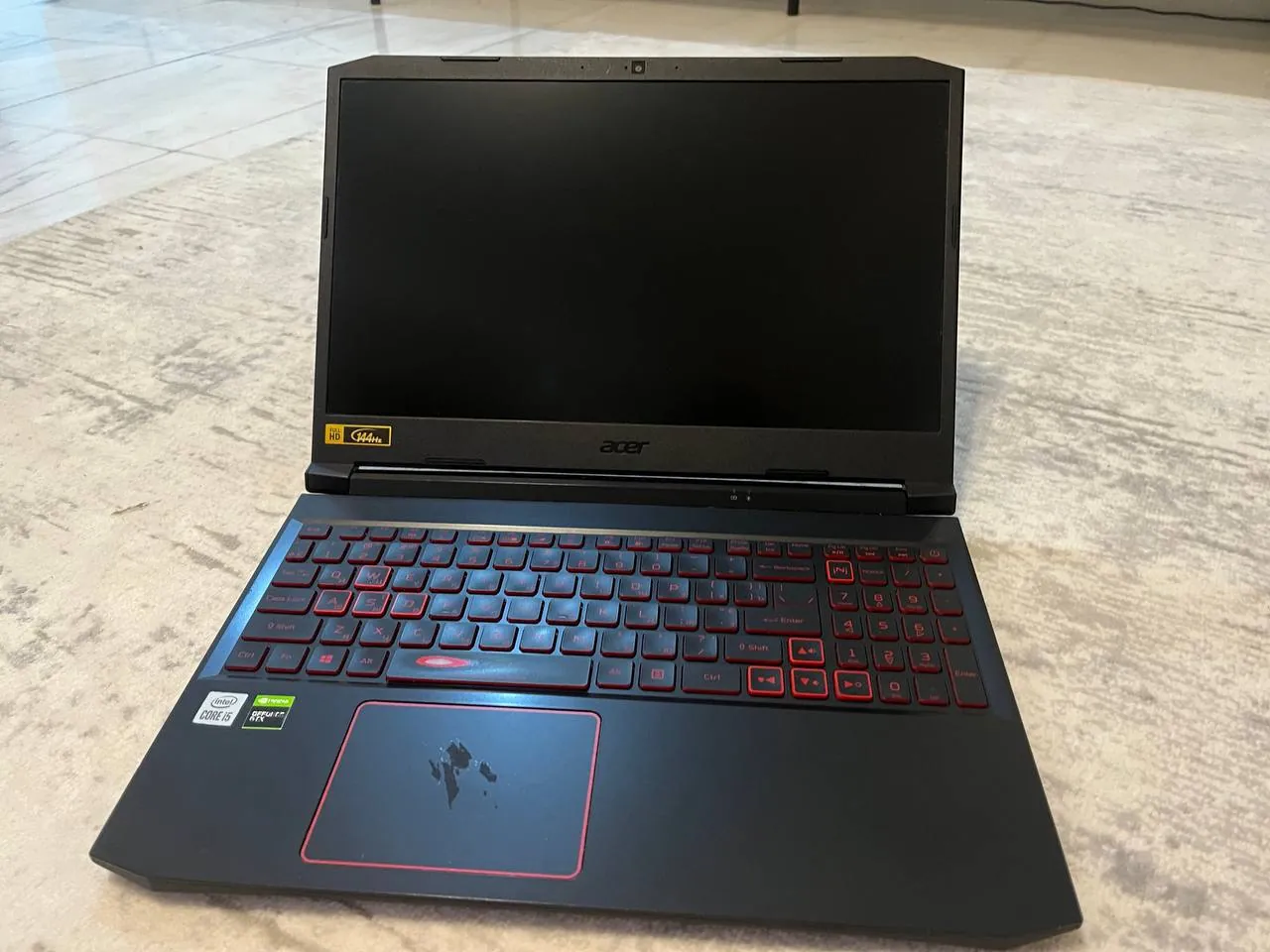 Кресло, монитор LG и ноутбук Acer Nitro 5 10