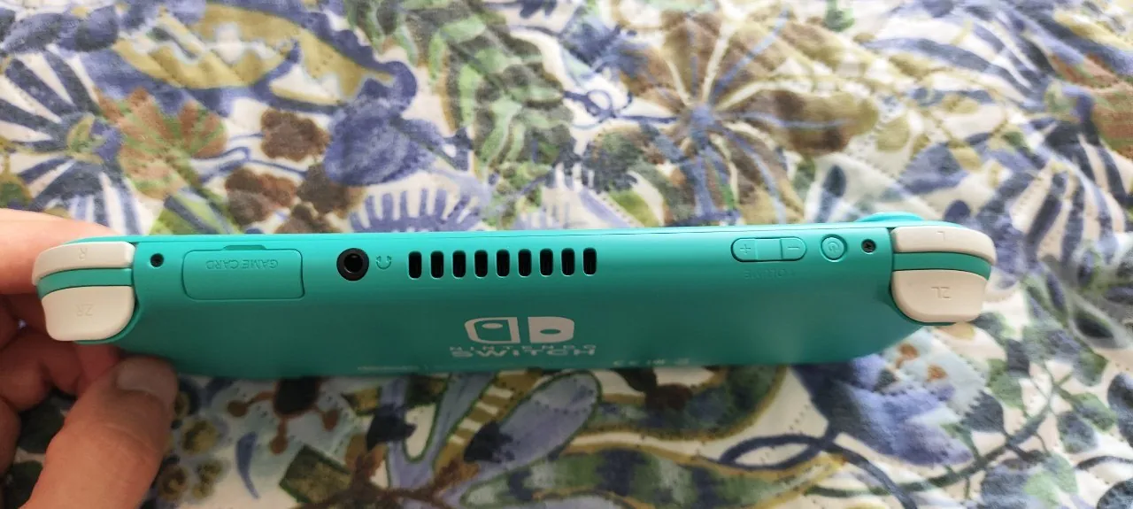 Nintendo Switch Lite с играми и картой памяти 4