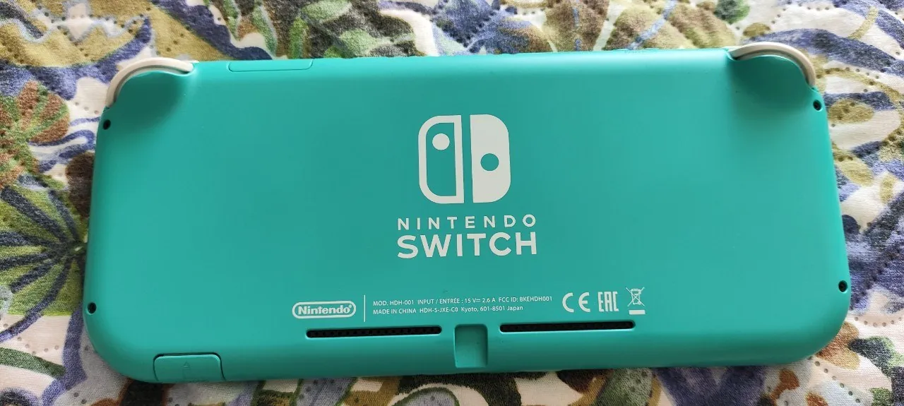 Nintendo Switch Lite с играми и картой памяти 2
