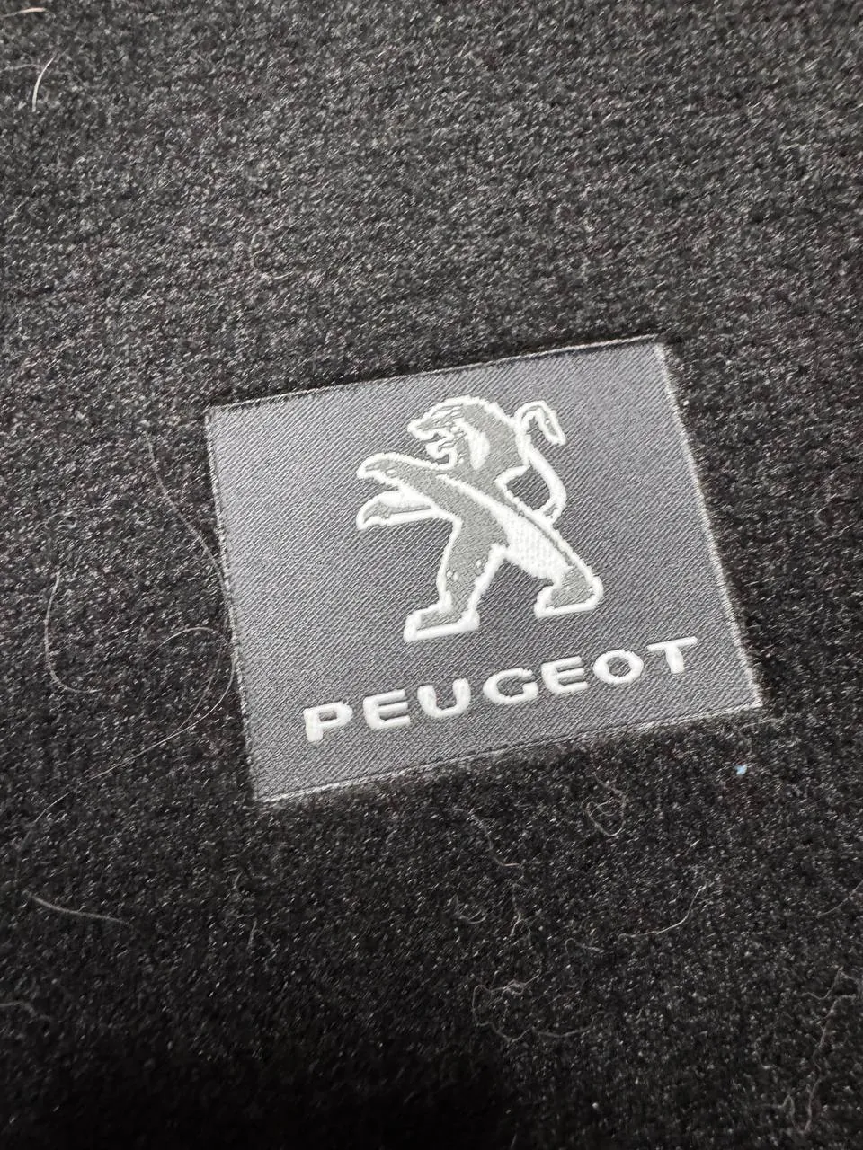 Комплект автоковриков для Peugeot 2008 7